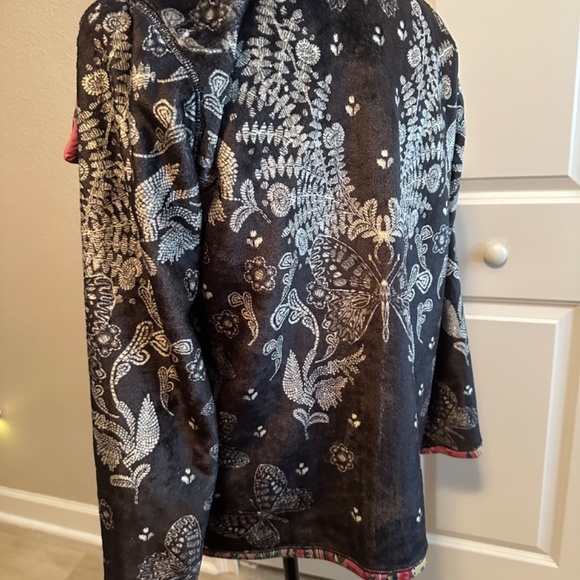 New JOHNNY WAS Joan Wrap Sherpa Jacket Farfalla Reversible Size Medium - Picture 9 of 11